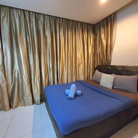 Regalia Suites With Infinity Pool Klcc By Staycation Homes Kuala Lumpur Esterno foto