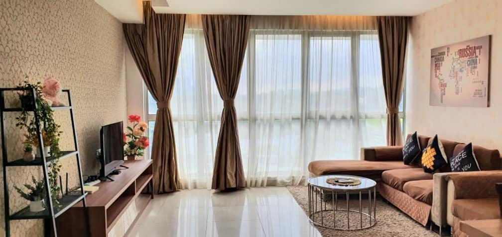 Regalia Suites With Infinity Pool Klcc By Staycation Homes Kuala Lumpur Esterno foto
