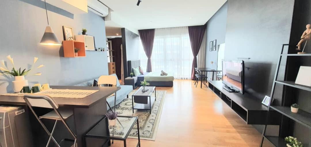 Regalia Suites With Infinity Pool Klcc By Staycation Homes Kuala Lumpur Esterno foto