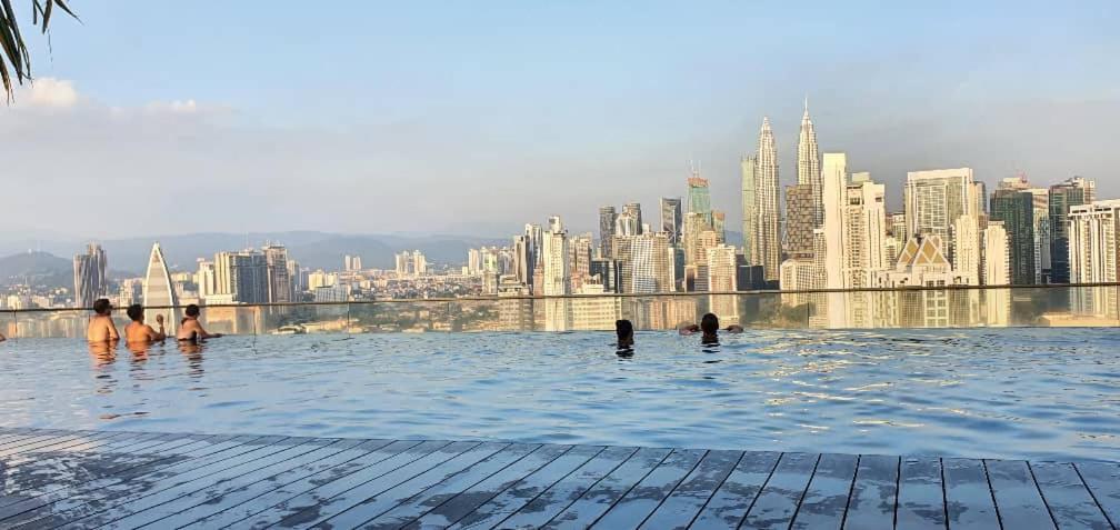 Regalia Suites With Infinity Pool Klcc By Staycation Homes Kuala Lumpur Esterno foto