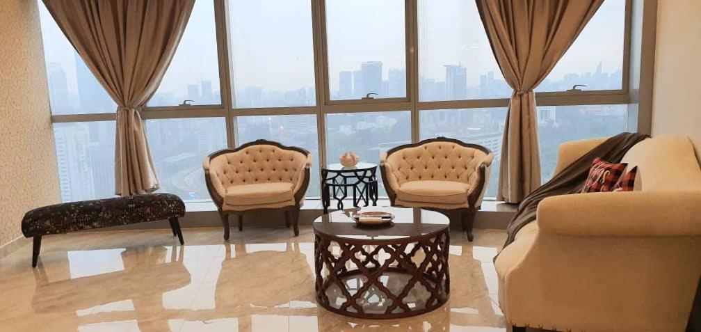 Regalia Suites With Infinity Pool Klcc By Staycation Homes Kuala Lumpur Esterno foto