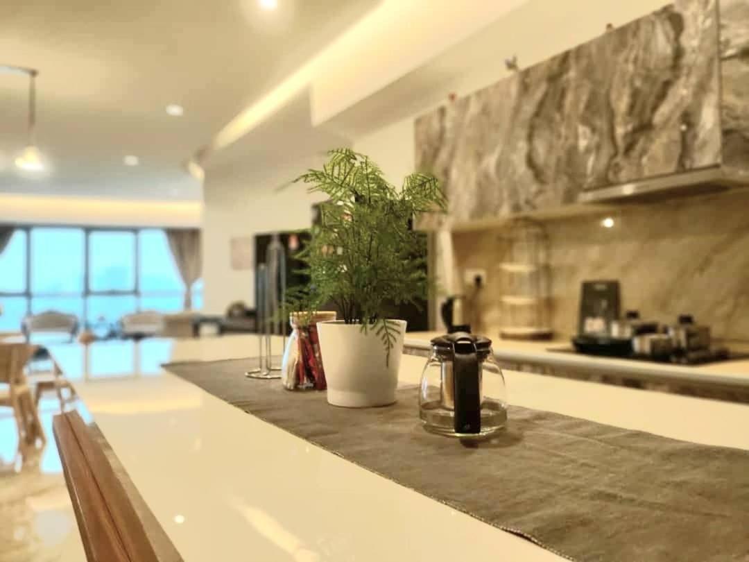 Regalia Suites With Infinity Pool Klcc By Staycation Homes Kuala Lumpur Esterno foto