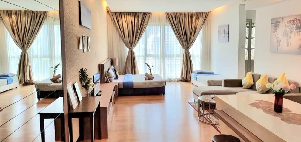Regalia Suites With Infinity Pool Klcc By Staycation Homes Kuala Lumpur Esterno foto