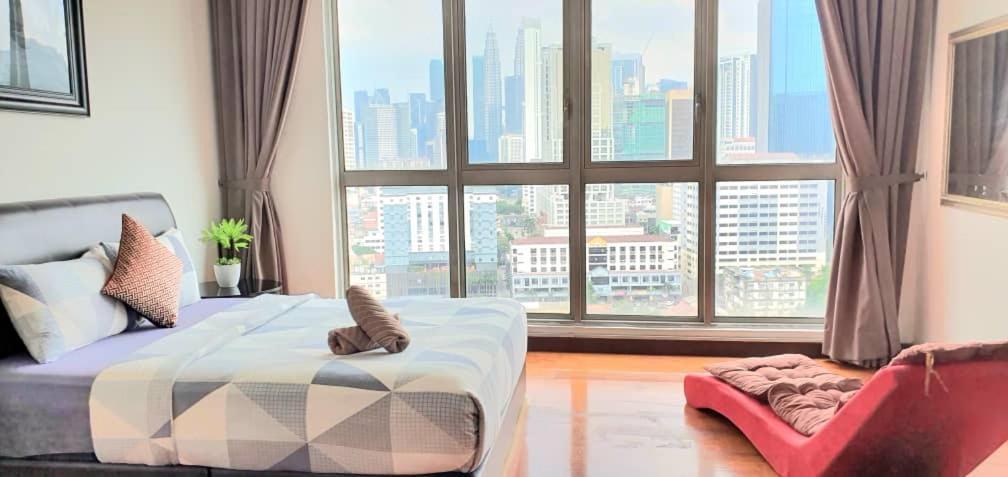 Regalia Suites With Infinity Pool Klcc By Staycation Homes Kuala Lumpur Esterno foto