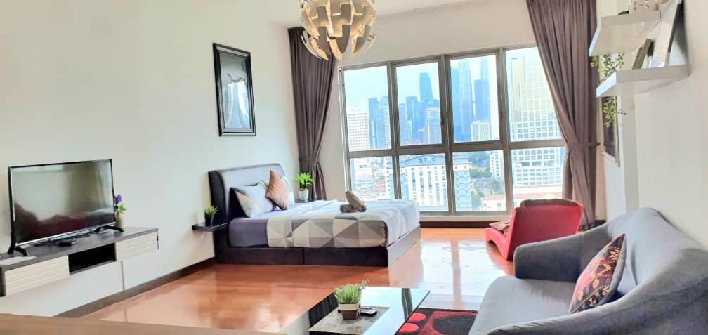Regalia Suites With Infinity Pool Klcc By Staycation Homes Kuala Lumpur Esterno foto