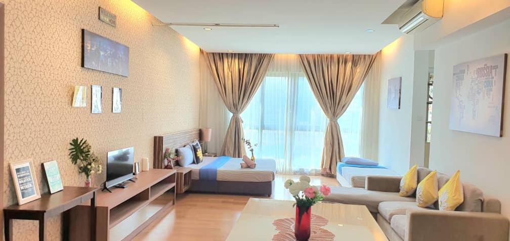 Regalia Suites With Infinity Pool Klcc By Staycation Homes Kuala Lumpur Esterno foto